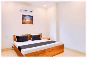 Hotel Ayodhya Rama-yana Palace Near Ramjanam Bhumi - Onsite Parking & Free Wifi Facilities - Fully-Air-Conditioned Rooms - Best Hotel In Ayodhya Book Quickly