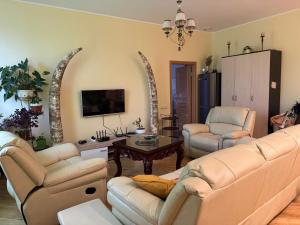 COZY APARTMENT ERNESTA 90m in the city centre - three rooms with balcony