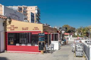 New apartment with pool, 10 mins walk from beach