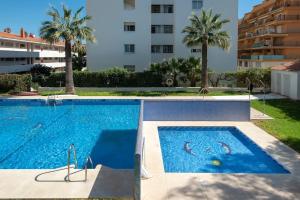 New apartment with pool, 10 mins walk from beach