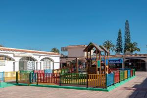 New apartment with pool, 10 mins walk from beach