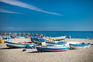 New apartment with pool, 10 mins walk from beach