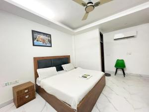 Hometown Hospitality - Walking Distance From Nizamuddin Railway Station