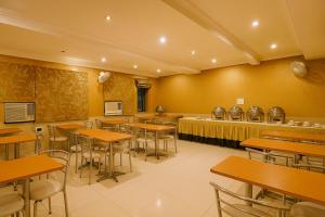 Hotel Perfect, Karol Bagh, 2 mins walk from metro station