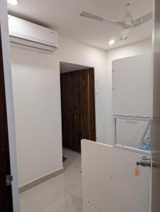 Cozy 2-Bedroom Flat with Wi-Fi & AC