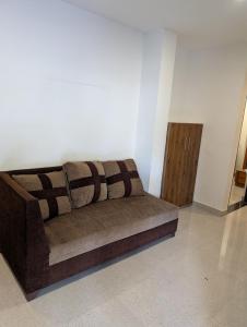 Cozy 2-Bedroom Flat with Wi-Fi & AC