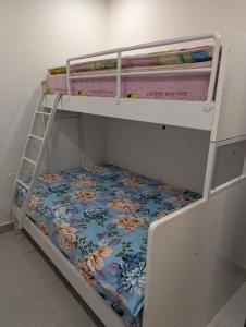 Cozy 2-Bedroom Flat with Wi-Fi & AC