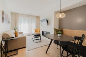 Tremblant Suite, King bed, Fireplace, Free Shuttle