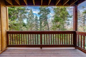 Spacious Mountain Home with Views and Game Room 20 min to Slopes