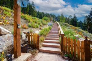 Spacious Mountain Home with Views and Game Room 20 min to Slopes