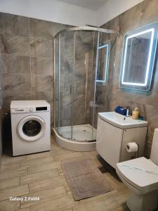 Azizi Luxury Apartments Blaxy Beach Pool & Spa Resort piscina Interioara incalzita