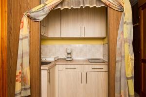 Familia Nyaraló 180