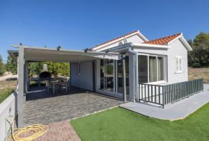 Nane Garden house with heated pool