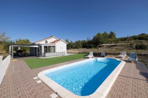 Nane Garden house with heated pool