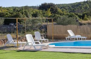 Nane Garden house with heated pool