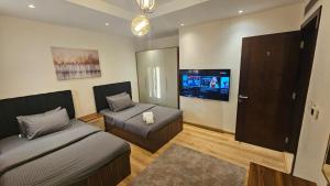 CAIRO FESTIVAL CITY, 3BR Apartment, Arabian Nights in A trendy House