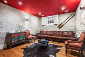 Luxury Colonial Terrace House in the Rocks