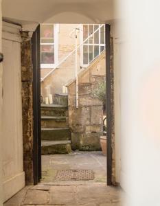 Milliners Court - One-Bed Cottage in Central Bath