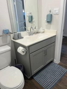 New 4BR Walk to Community Pool & Playground