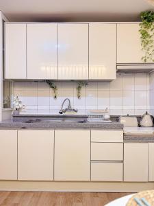 Gangnam Core Stay 강남중심 프라이빗 호텔급스위트 침실분리2베드 성형후케어전동침대