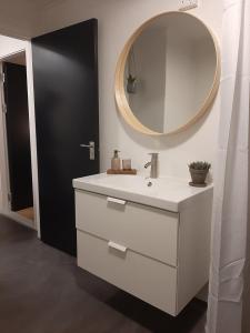 Mini-lejlighed med køkken - deler bad og toilet med nabolejlighed 2