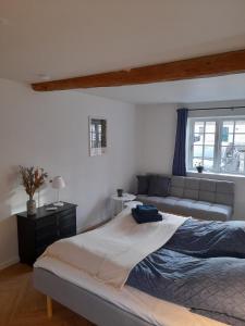 Mini-lejlighed med køkken - deler bad og toilet med nabolejlighed 2