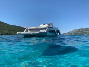 Invictus TT 280 - Luxury and Private Daily Cruiser Experience in Dubrovnik, Tailor Made
