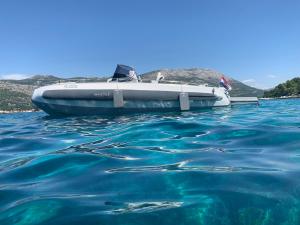 Invictus TT 280 - Luxury and Private Daily Cruiser Experience in Dubrovnik, Tailor Made