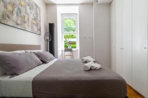 Chic industrial Design apartment by Vatican Museum