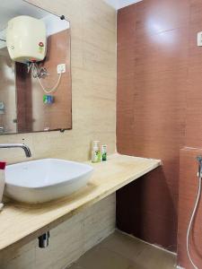 Noida Apartment 2BHK