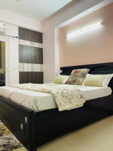 Noida Apartment 2BHK