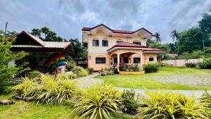 Chateau La Princesa rooms with garden, Bar & billiard