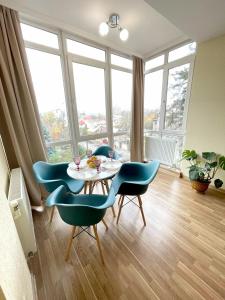 Затишна красива студія в новобудові з балконом