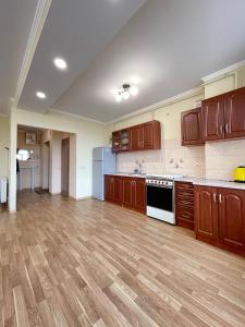 Затишна красива студія в новобудові з балконом