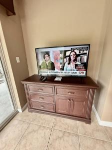 Entire Condo - 3Bed 2Bath- 5 mins to Disney Park