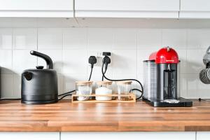 Quiet & Modern Contemporary Home for Work & Family