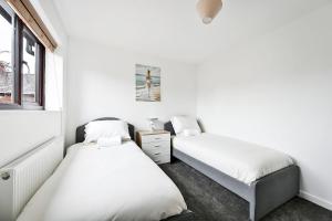 Quiet & Modern Contemporary Home for Work & Family