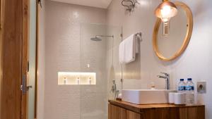 Kaylora Villa by Tanya Pink