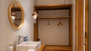 Kaylora Villa by Tanya Pink