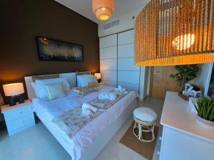 Zigzag Tower B-Artful Escape,2BHK Sea View at 28th Floor in Pearl-2808