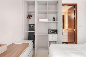 Luxury 2 Bed 2 Bath at Trizen by Resident Villas