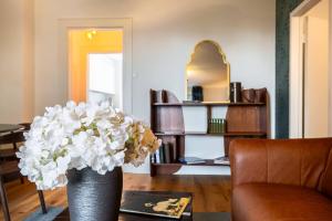 Chesterfield Suite 3 Bedroom Apartment Zurich
