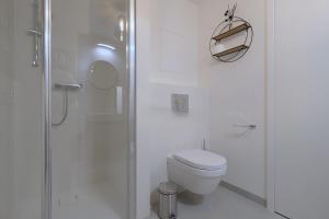 Castle & City, stay in G104