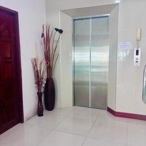 Ree- Riverside hotel