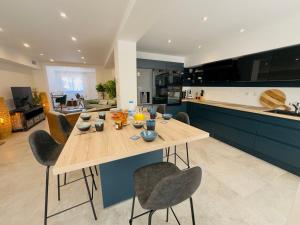 Casa Mynka - Calme - Clim réversible centralisée - Wifi - Bureaux - Parking - Equipements bébés- Sudséjourconciergerie