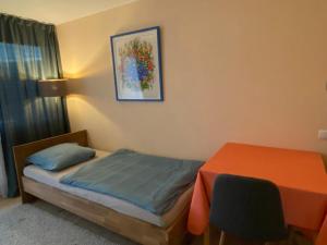 2 Zi Ferienwohnung mit schöner Aussicht und mit Balkon bis zu 5 Personen in Loßburg, Schwarzwald