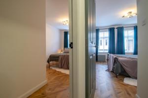 Modern 2-Bed Apt, Private Parking, Ayr Town Centre