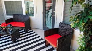 Red Rose Serenity 1BD Lux King - Southeast Jax