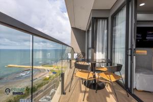 Beach Front - Luxury High Rise - Dubai Style