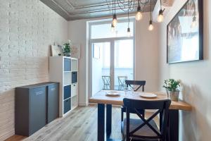 Студія з краєвидом в центрі міста, перша